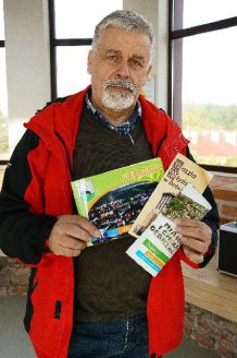 Trzy foldery dla turystów