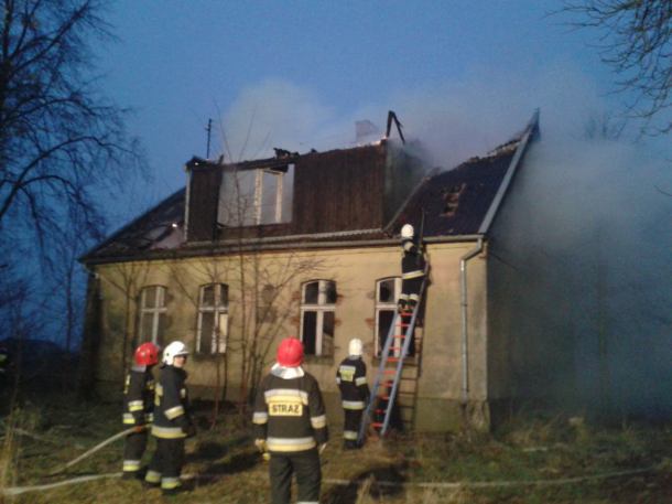 Spłonął opustoszały budynek przy ulicy Targowej (FOTO)