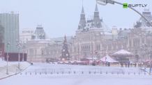 W Moskwie spadł pierwszy śnieg. Na ulice wyjechało 8 tys. pługów