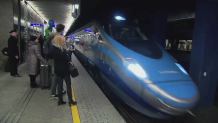 Pierwsi pasażerowie Pendolino dotarli do celu. &acute;Przyjechaliśmy o czasie. Jestem w szoku!&acute;