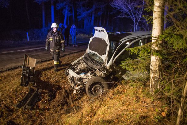 Zderzenie dwóch osobówek na trasie Chojnice - Brusy (FOTO, WIDEO)