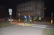 Kościerska policja wraz z młodzieżą zachęca do noszenia odblasków