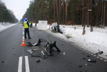Tragiczny wypadek na DK 20. Jedna osoba nie żyje, jedna jest ranna