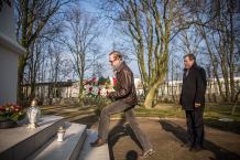 Złożono kwiaty na grobach ´bohaterów ZSRR´ (FOTO)