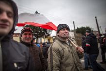 Rolnicy blokują drogę Chojnice - Tuchola (FOTO, WIDEO)