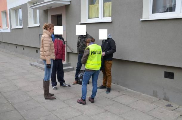 Policja tropiła nieletnich palących papierosy (FOTO)