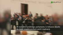 Bójka w tureckim parlamencie. Poseł zepchnięty ze schodów, inni pobici młotkiem urzędowym