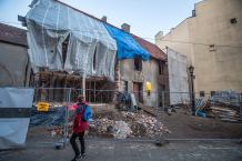 Ruszył remont budynku starej plebanii w Chojnicach 