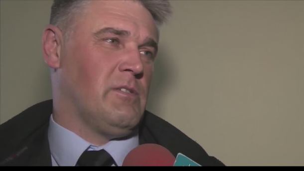 Kierowca, który nie dał się obezwładnić policjantom, musi przeprosić i zapłacić