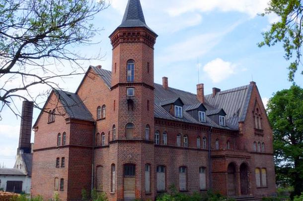 Oddala się remont pałacu w Radzimiu 