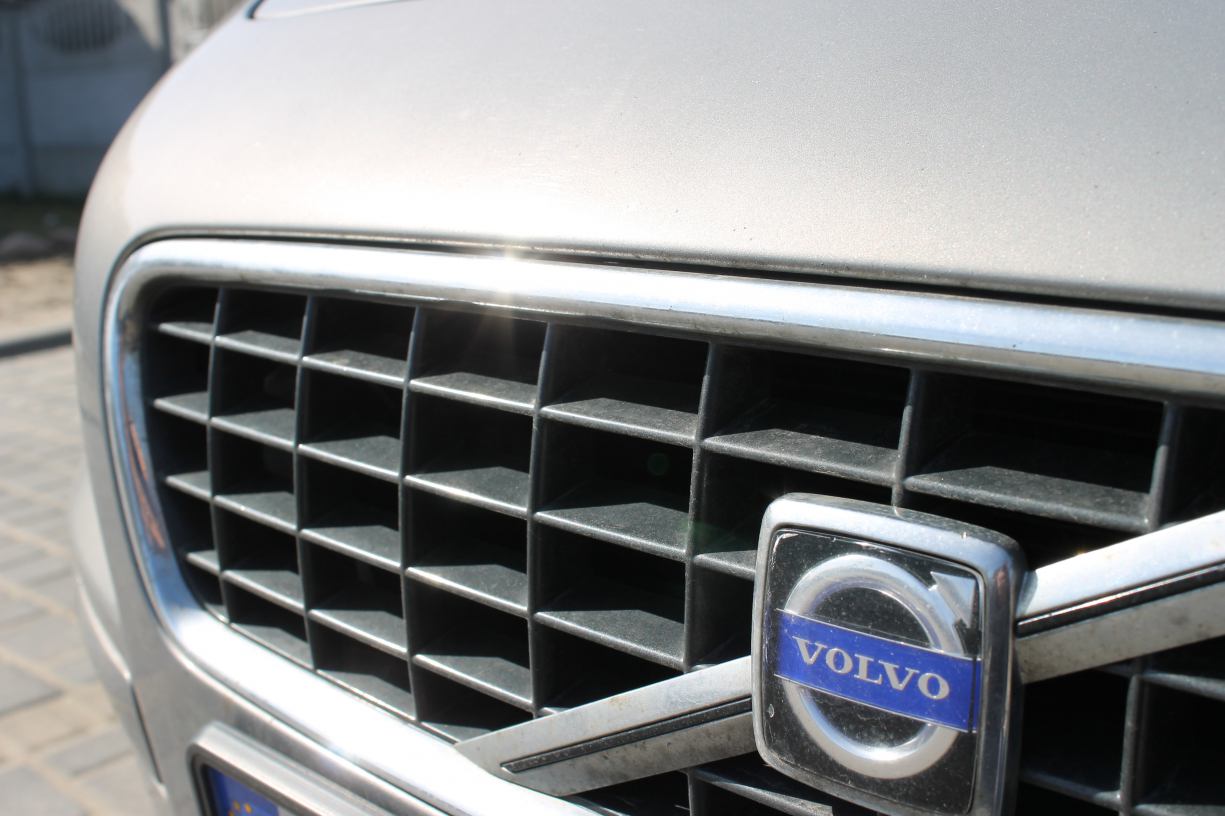 Volvo S40. Szwed z francuskim sercem.