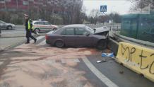 Mercedes uderzył w betonowe bariery. W wypadku uczestniczył pijany policjant