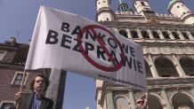 Protest frankowiczów w Poznaniu. &acute;Banki stosują nielegalne klauzule&acute;