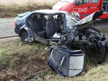 Policja szuka srebrnego samochodu. Kierował nim sprawca wypadku?