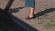 16-miesięczna dziewczynka znaleziona przy drodze w Łowiczu. Obok leżała pijana matka
