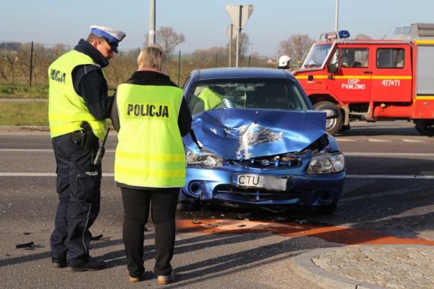 Zderzenie dwóch samochodów osobowych
