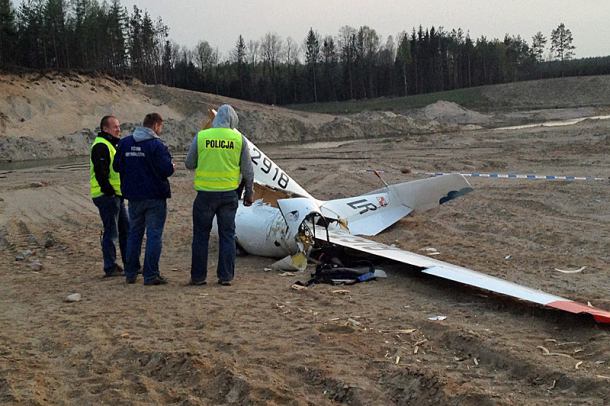 Wypadek szybowca pod Kościerzyną. Maszyna rozpadła się na kawałki (FOTO)