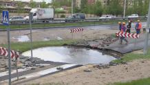 Awaria wodociągu w centrum Gdyni. Dziura na ulicy zablokowała miasto
