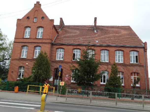W szkole przecieka dach. Co na to władze miasta?