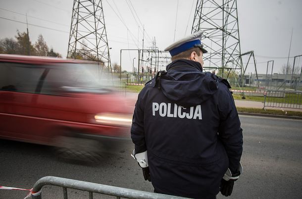 Akcja Znicz. Policja apeluje o ostrożność na drogach