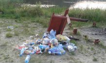 Śmietnik nad jeziorem Niedźwiedź w Chojniczkach