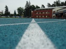 Krzywa bieżnia na stadionie miejskim?