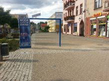 Bramka zraszająca na bytowskim rynku