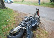 Motocyklista uderzył w bok osobówki. Zmarł w szpitalu 