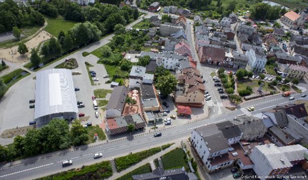 Targowisko miejskie: radni chcą przebudowy, burmistrz mówi: nie