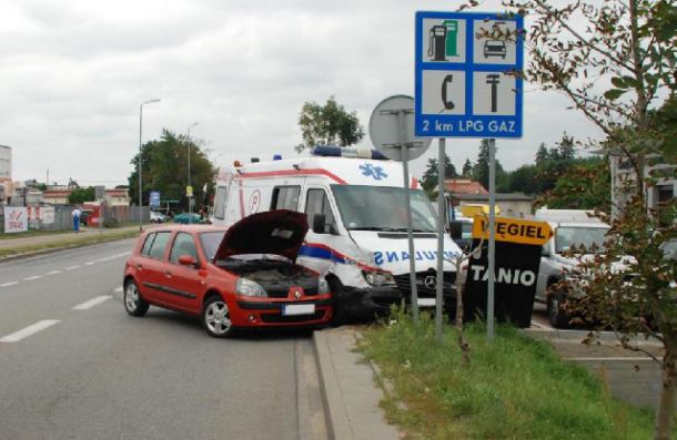 Zderzenie karetki i samochodu osobowego