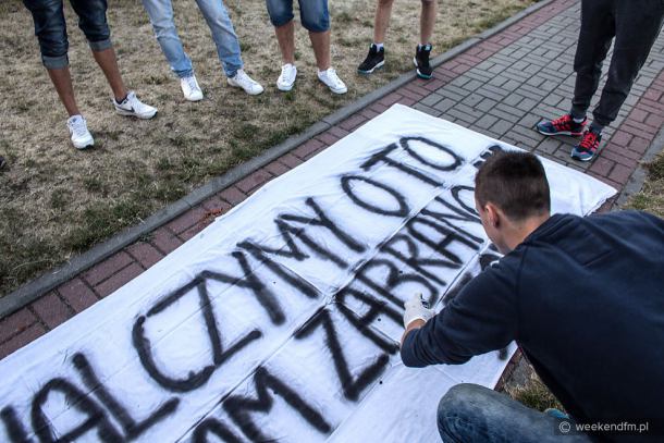 Protestujący uczniowie dostali list od starosty. Znowu będą nocować w szkole