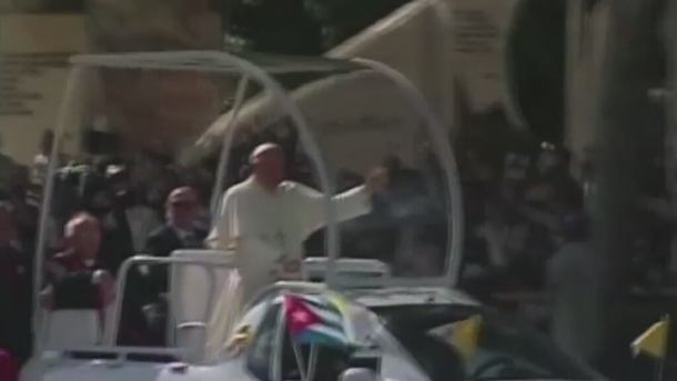 Papież odprawił mszę w kubańskim mieście Holguin. Przyjechał otwartym papamobile