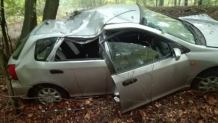 Honda stoczyła się ze skarpy (FOTO)