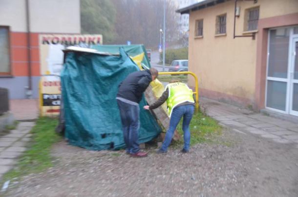 Funkcjonariusze i pracownicy MOPS szukali bezdomnych