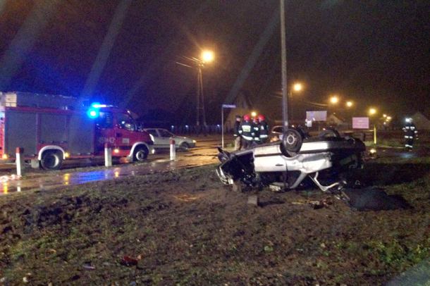 Volkswagen passat zderzył się z szynobusem (FOTO)
