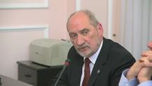 A. Macierewicz: Kontrakt na system Patriot w istocie nie istnieje. T. Siemoniak: Zdumiewające słowa