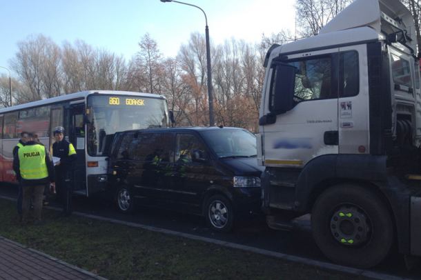 Zderzenie pięciu pojazdów w centrum Kościerzyny (FOTO)