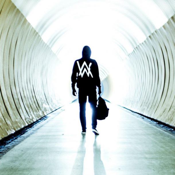 "Faded (Restrung)" - zobacz teledysk do alternatywnej wersji hitu Alana Walkera
