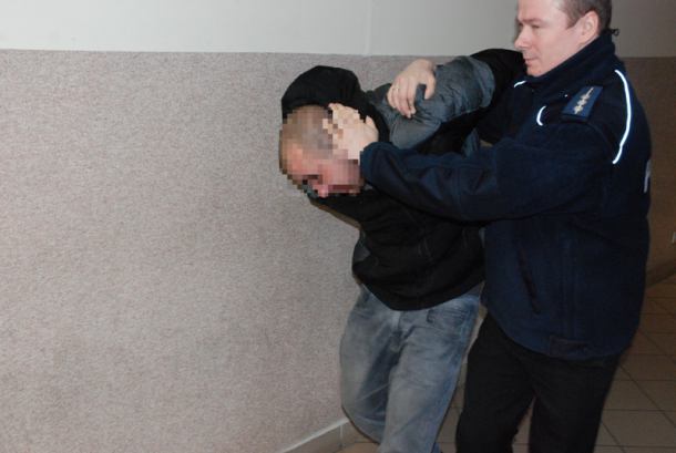Mężczyźnie, który skatował mieszkankę Wierzchowa Człuchowskiego grozi nawet dożywocie