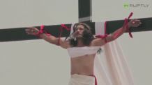 Krwawa rekonstrukcja drogi krzyżowej na Filipinach (drastyczne zdjęcia)
