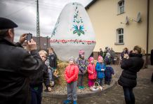 Wielka pisanka w Dziemianach (FOTO)