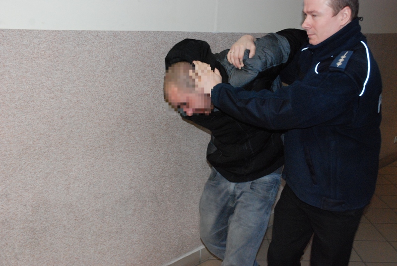Mężczyźnie, który skatował mieszkankę Wierzchowa Człuchowskiego grozi nawet dożywocie