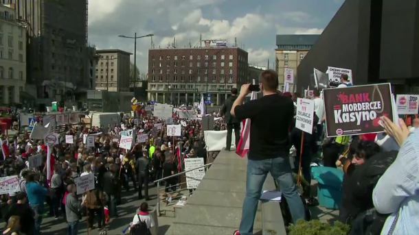 "Zakończcie bankowe bezprawie". Protest "frankowiczów" w Warszawie
