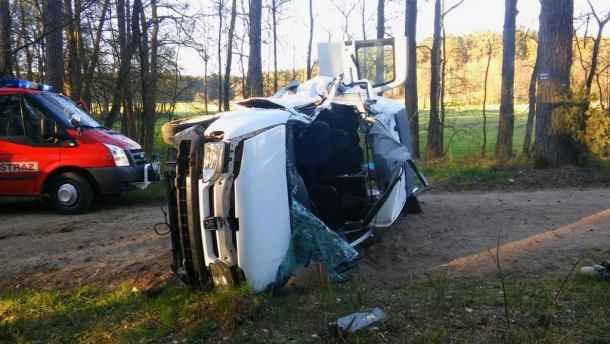Tragiczny wypadek w gminie Tuchola. Nie żyją dwie osoby. Kierująca była pijana