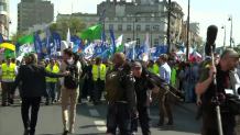 Manifestacja KOD i opozycji w Warszawie. Ratusz: Udział wzięło nawet 240 tysięcy osób