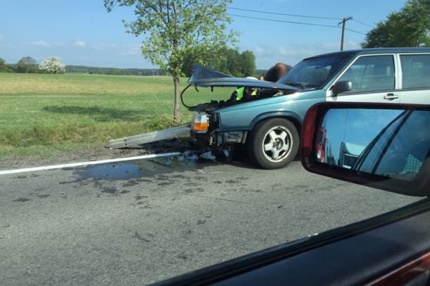 Dwie osoby ranne po czołowym zderzeniu dwóch aut na DK 20 koło Kościerzyny