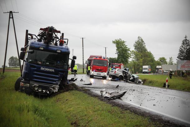 Wypadek między Stołcznem i Gwieździnem. Nie żyje jedna osoba (FOTO). Nowe fakty