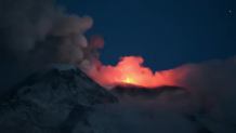 Wybuchł wulkan Etna. Chmura gazów, dymu i popiołów wyrzucona na wysokość ponad 3 tysięcy metrów