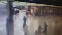 36 ofiar śmiertelnych zamachu na lotnisku w Stambule. Kamery monitoringu sfilmowały jednego z terrorystów i moment eksplozji