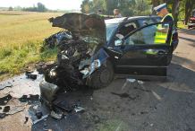 Czołowe zderzenie VW i BMW w Chwarzenku. Sześć osób poszkodowanych